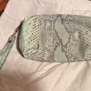 Satchel Mint Chocolate chip Python Teddy Wrislet  BNNU